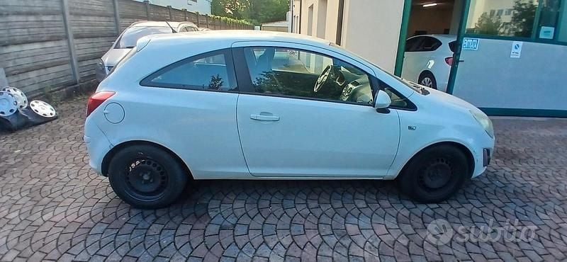 Usata Opel Corsa 86 CV (63 kW) 2013 Bianco Utilitaria