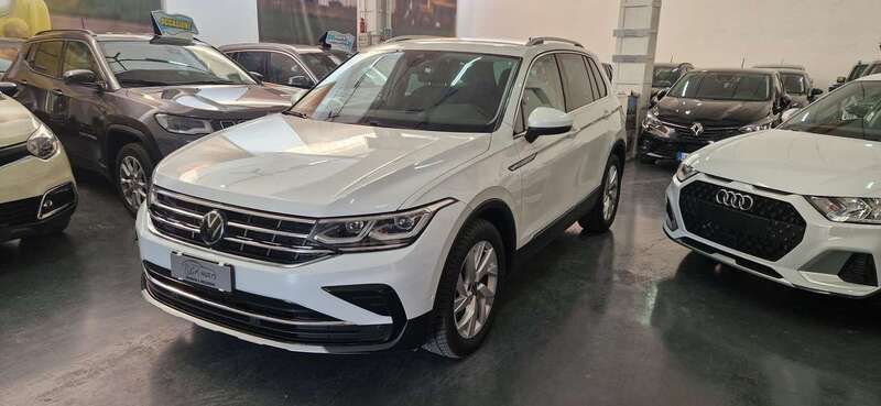 Bianco Usata 2021 VW Tiguan Elegance SUV | 26.500 € (Buon prezzo) - Immagine 1/4