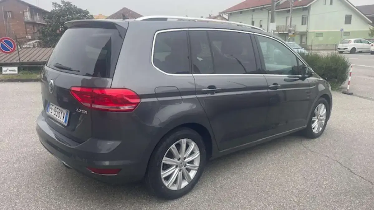 Usata VW Touran Executive 150 CV (110 kW) 2016 Grigio Monovolume