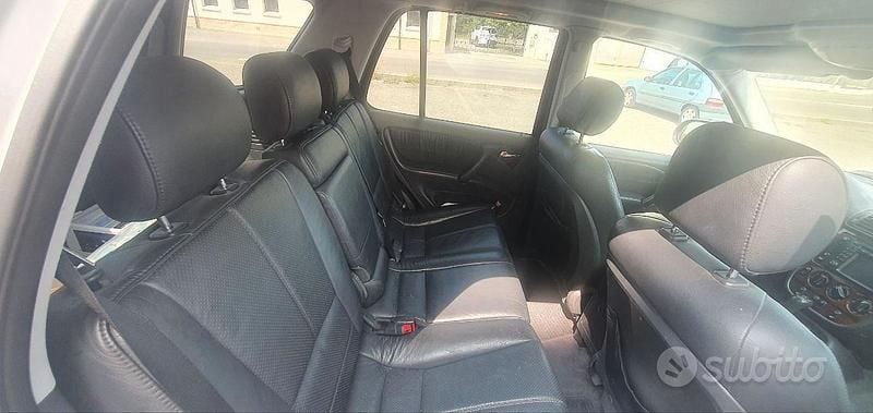 Usata Mercedes ML320 218 CV (160 kW) 2001 Grigio SUV