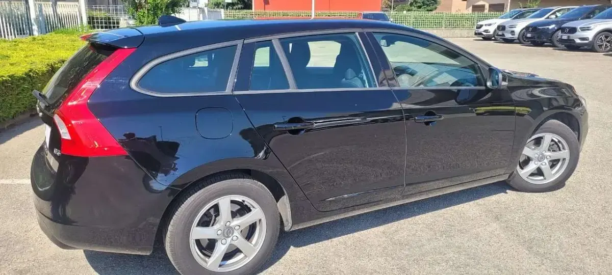 Usata Volvo V60 Business Edition 150 CV (110 kW) 2018 Nero Station wagon