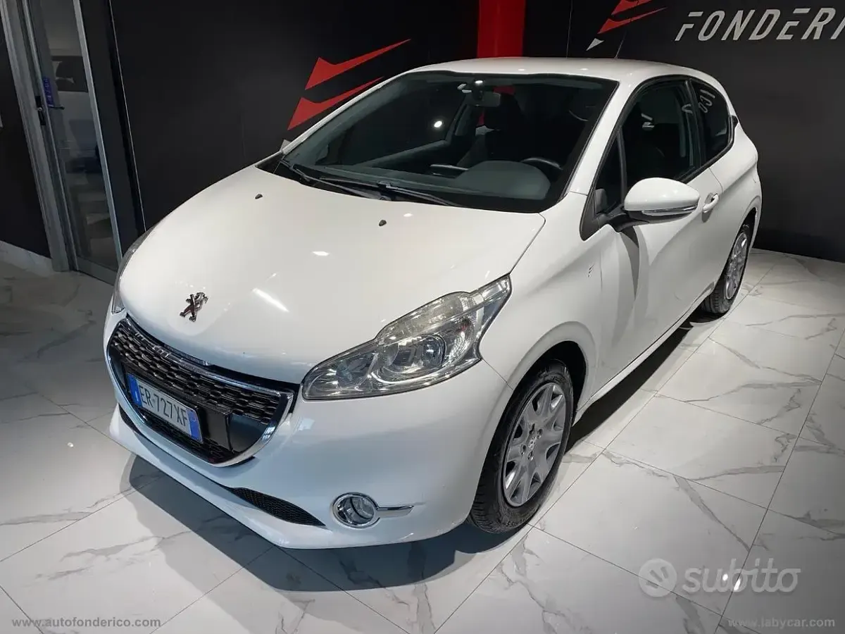Usata Peugeot 208 Allure 68 CV (50 kW) 2013 Bianco Utilitaria