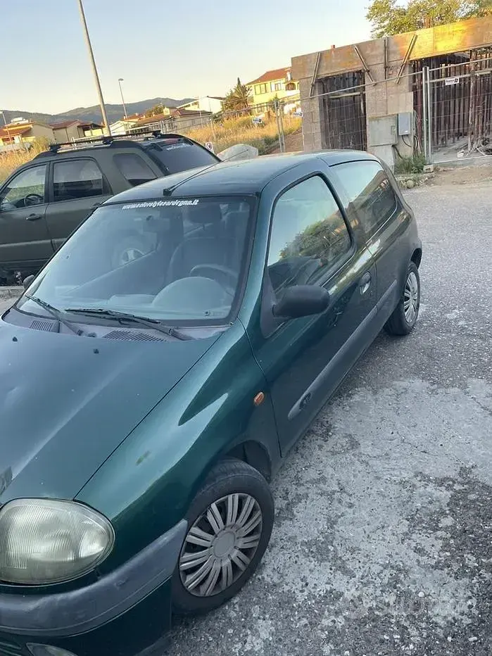 Usata Renault Clio 58 CV (42 kW) 1998 Verde Utilitaria