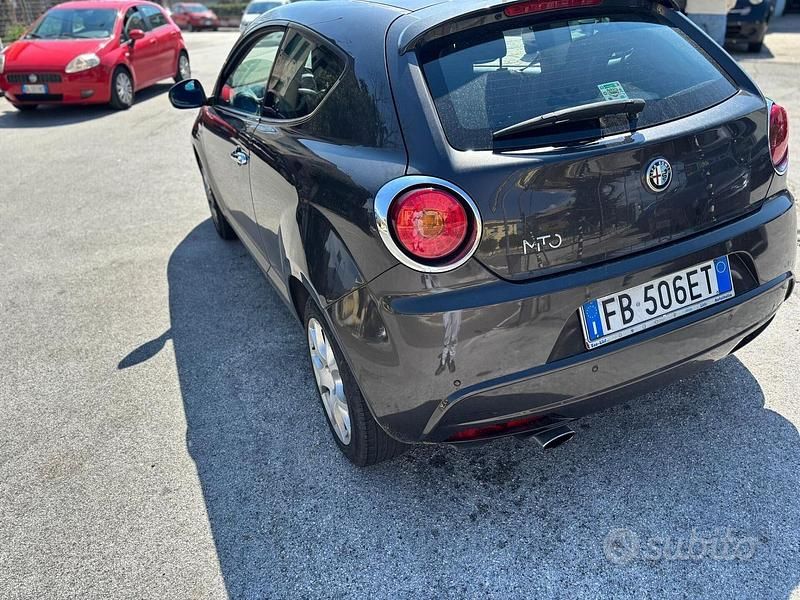 Usata Alfa Romeo MiTo Distinctive 85 CV (62 kW) 2015 Grigio Utilitaria
