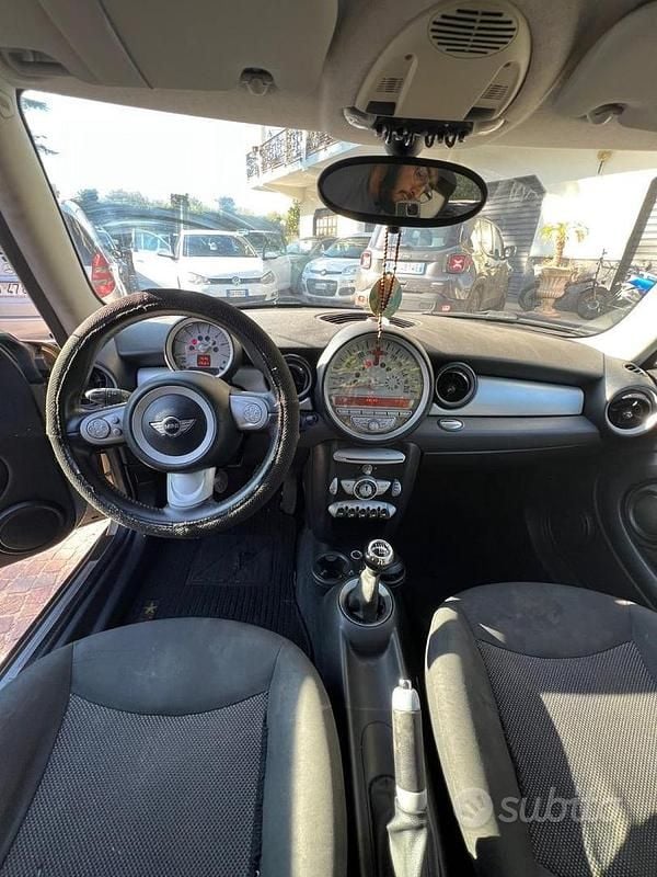 Usata Mini Cooper D Chili 110 CV (80 kW) 2009 Oro Utilitaria