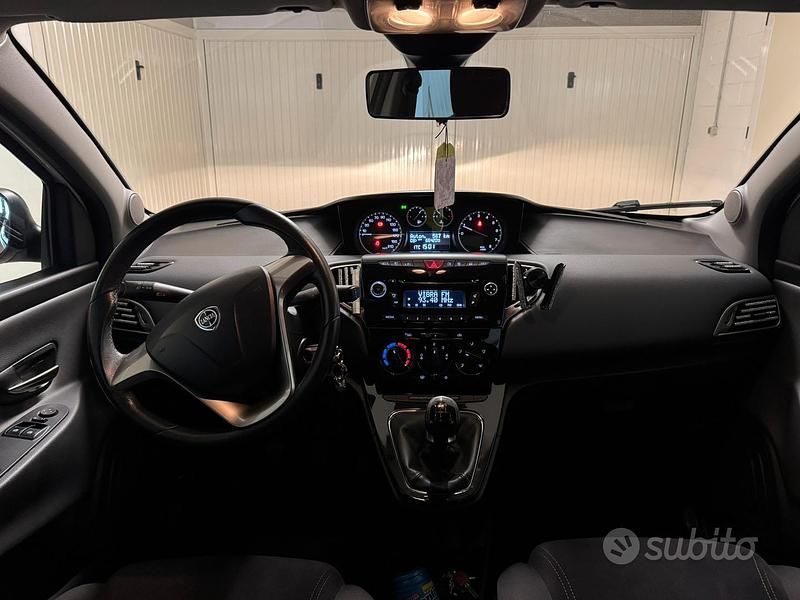Usata Lancia Ypsilon Gold 69 CV (50 kW) 2015 Bianco Utilitaria