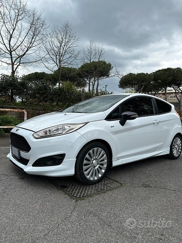 Usata Ford Fiesta ST-Line 95 CV (69 kW) 2016 Bianco Berlina