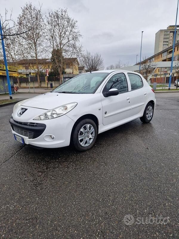 Bianco Usata 2012 Peugeot 206 Due volumi | 2800 € (Buon prezzo) - Immagine 1/4