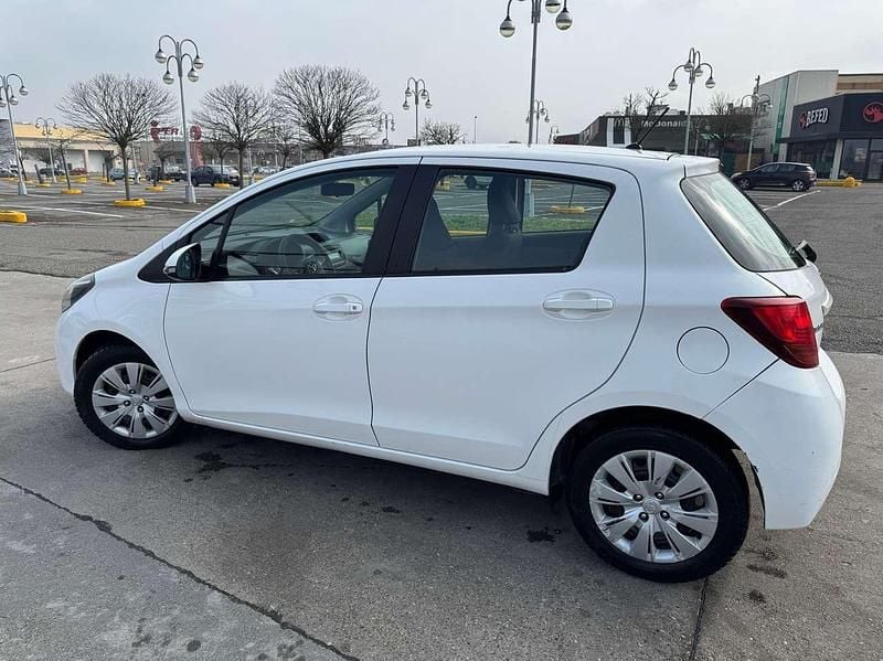 Usata Toyota Yaris Active 69 CV (50 kW) 2015 Bianco Utilitaria
