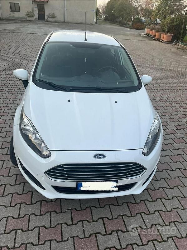 Bianco Usata 2014 Ford Fiesta Tre volumi | 6800 € (Buon prezzo) - Immagine 1/4