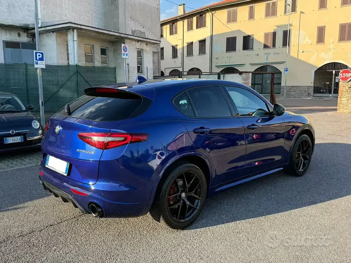 Usata Alfa Romeo Stelvio Ti 209 CV (153 kW) 2022 Bluazzurro SUV