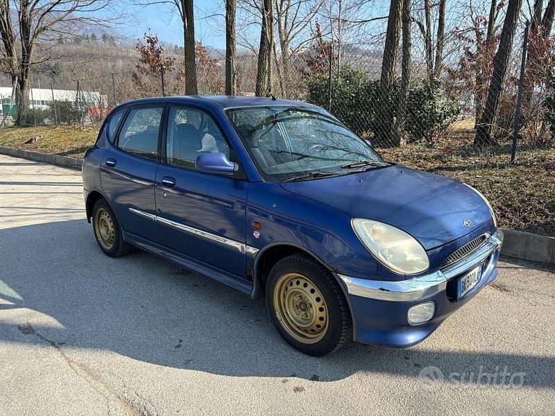 Usata Daihatsu Sirion 102 CV (75 kW) 2001 Blu Utilitaria