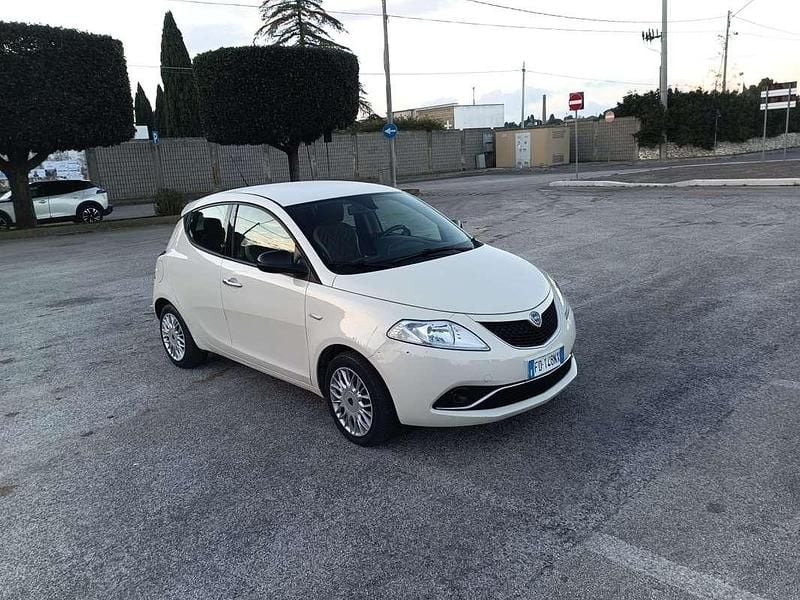Usata Lancia Ypsilon Platinum 69 CV (50 kW) 2016 Utilitaria
