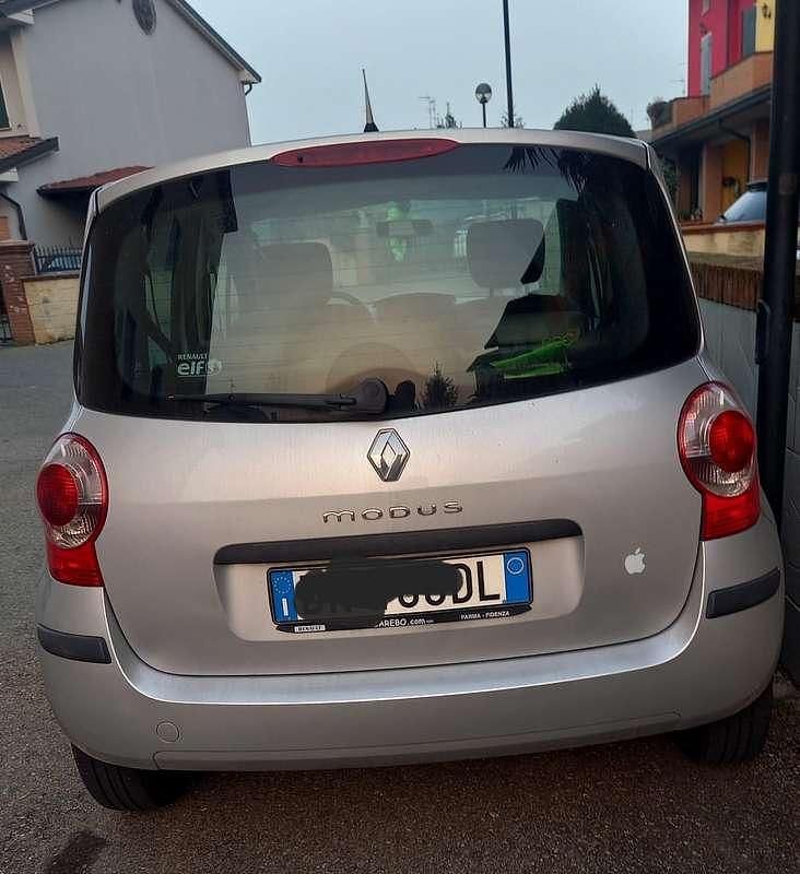 Usata Renault Modus 75 CV (55 kW) 2008 Argento Monovolume