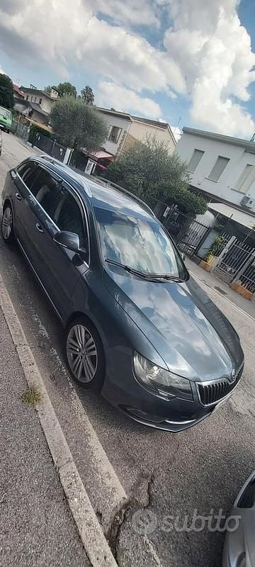 Usata Skoda Superb 140 CV (102 kW) 2015 Grigio Station wagon