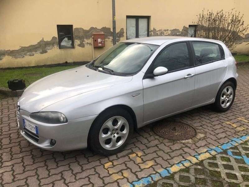 Argento Usata 2007 Alfa Romeo 147 Progression Due volumi | 1900 € (Ottimo prezzo) - Immagine 1/4