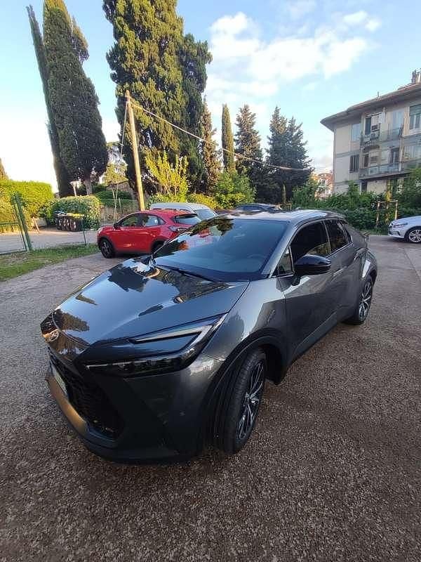 Grigio Usata 2024 Toyota C-HR Trend SUV | 28.500 € (Super prezzo) - Immagine 1/3