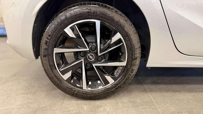 Usata Opel Corsa 101 CV (74 kW) 2025 Argento Berlina