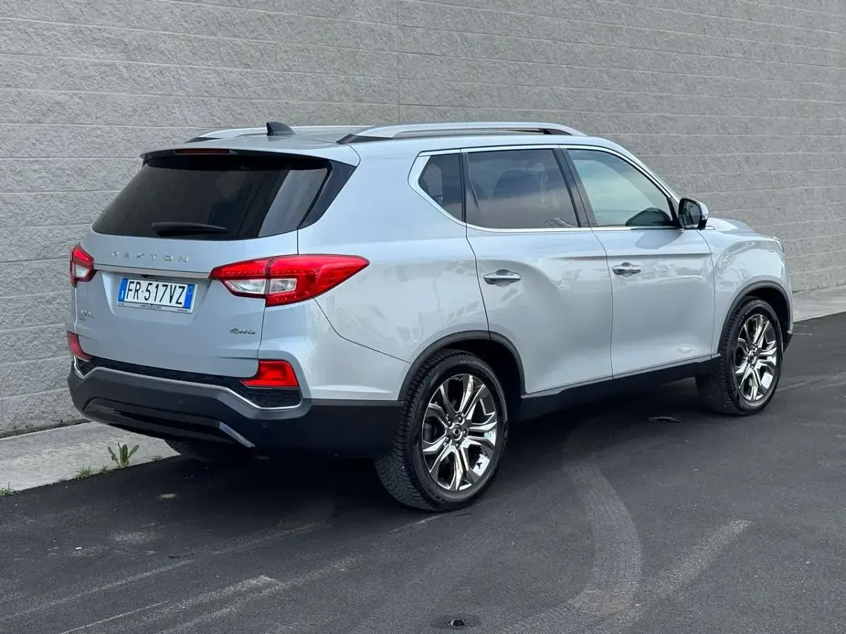 Usata SsangYong Rexton 181 CV (133 kW) 2018 Argento metallizzato SUV