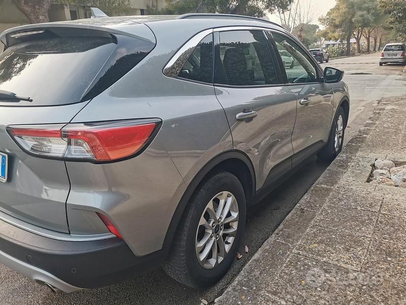 Usata Ford Kuga 120 CV (88 kW) 2022 Grigio SUV