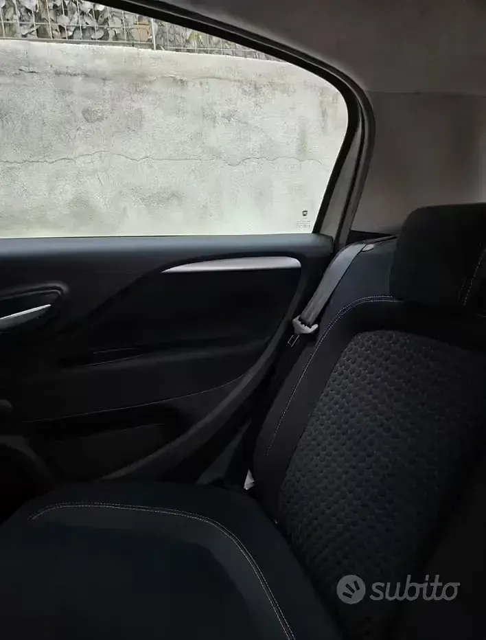 Usata Fiat Grande Punto 77 CV (56 kW) 2017 Grigio Utilitaria