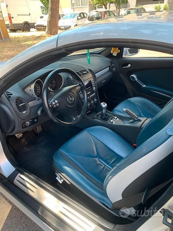 Usata Mercedes SLK200 163 CV (119 kW) 2004 Blu/azzurro Cabrio
