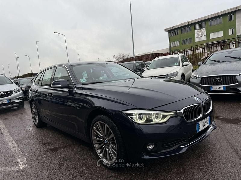 Usata BMW 320 Luxury Line 190 CV (139 kW) 2017 Blu/azzurro Station wagon