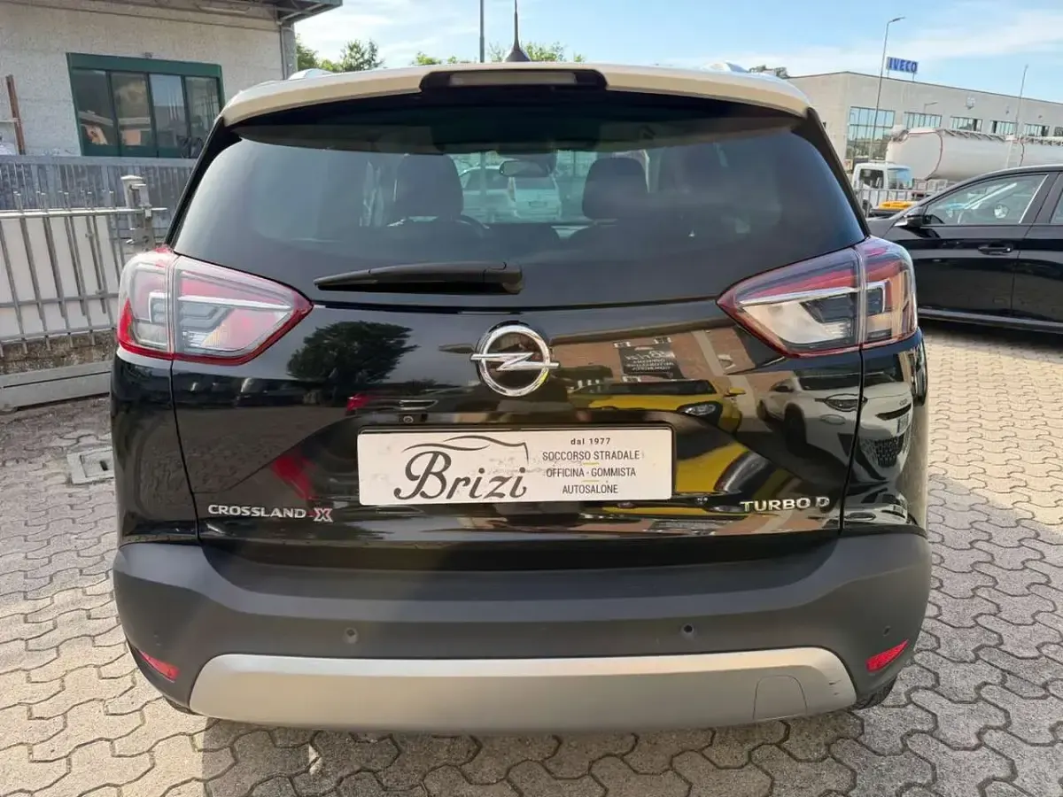 Usata Opel Crossland X Ultimate 120 CV (88 kW) 2018 Nero SUV