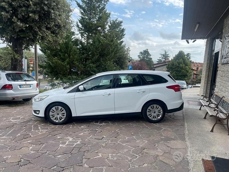 Usata Ford Focus Titanium 95 CV (69 kW) 2017 Bianco Station wagon