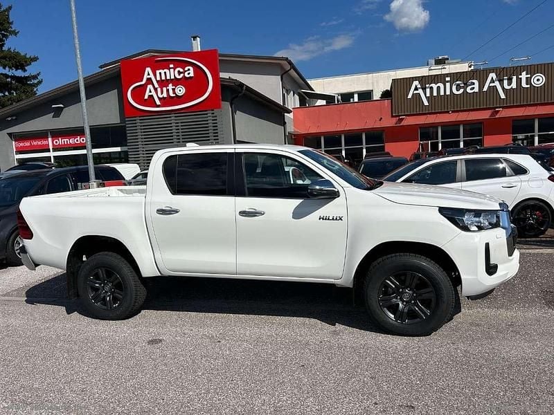 Bianco Usata 2024 Toyota HiLux Comfort Pick-up | 38.500 € (Buon prezzo) - Immagine 1/4