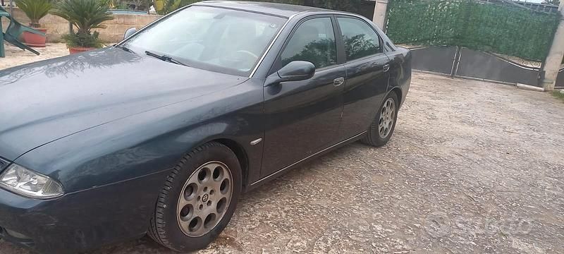 Usata Alfa Romeo 166 205 CV (150 kW) 2000 Blu Berlina