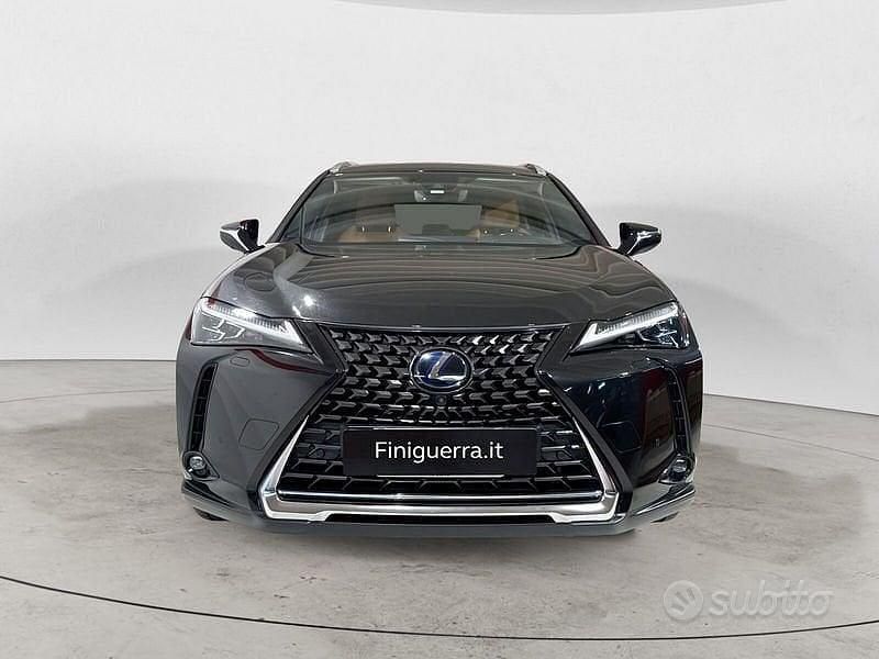 Usata Lexus UX 250h Luxury Line 184 CV (135 kW) 2019 Nero SUV