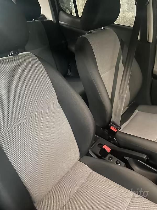 Usata Skoda Fabia 80 CV (58 kW) 2009 Marrone Berlina