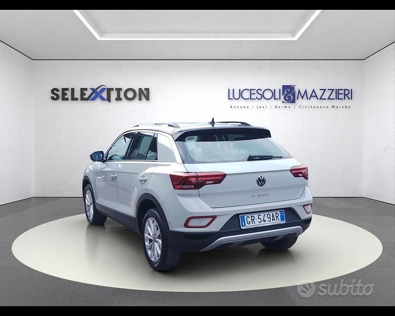 Usata VW T-Roc Life 110 CV (80 kW) 2023 Giallo SUV