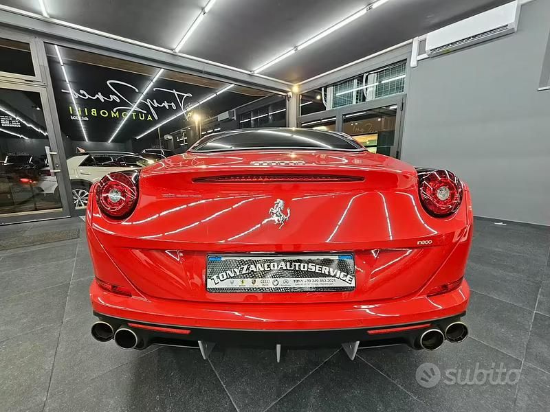 Usata Ferrari California 560 CV (411 kW) 2015 Rosso Cabrio