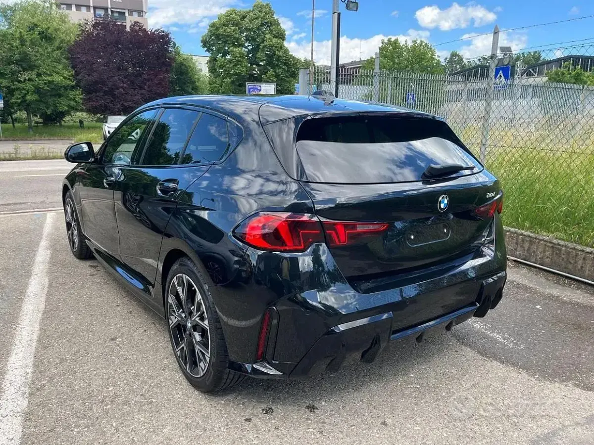 Usata BMW 118 M Sport 150 CV (110 kW) 2025 Nero Utilitaria