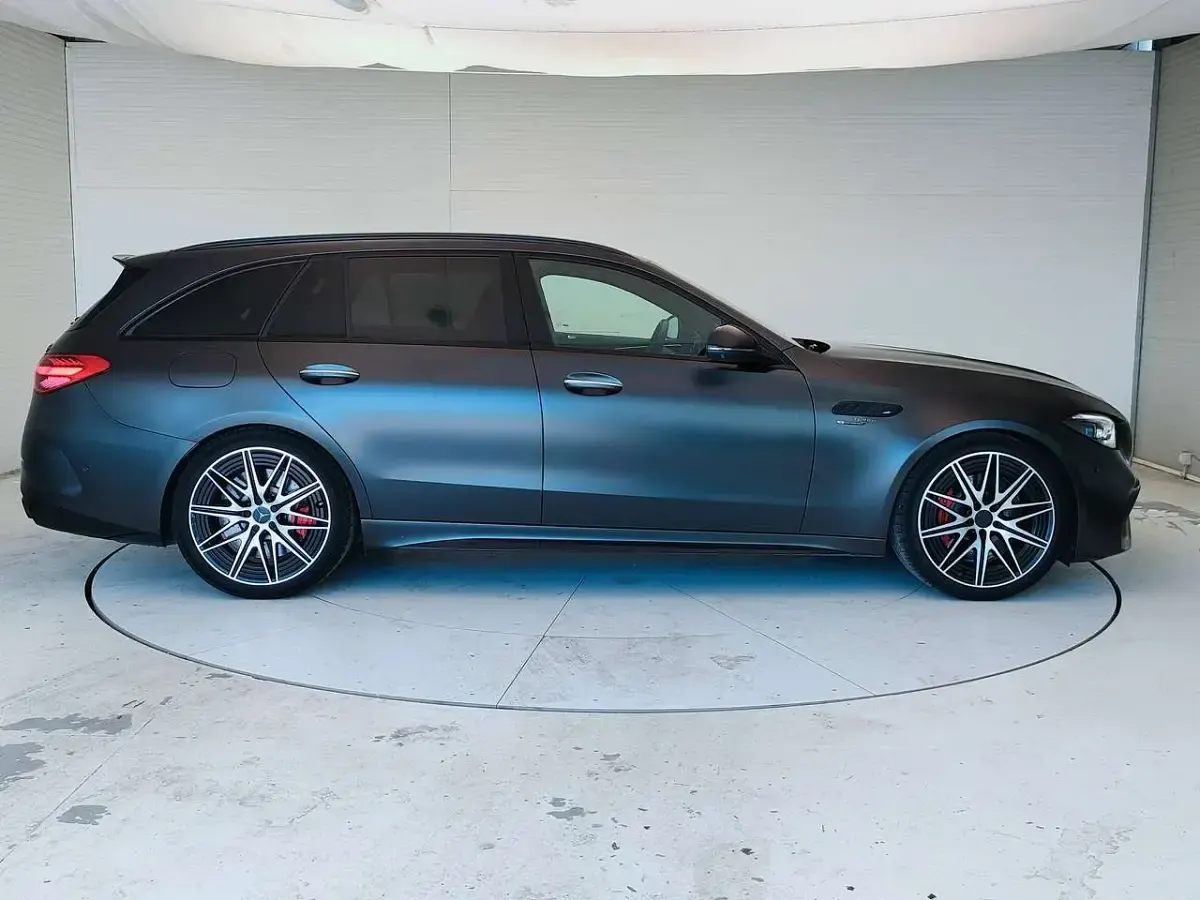 Usata Mercedes C63 AMG Premium 476 CV (350 kW) 2023 Grigio grafite magno Station wagon