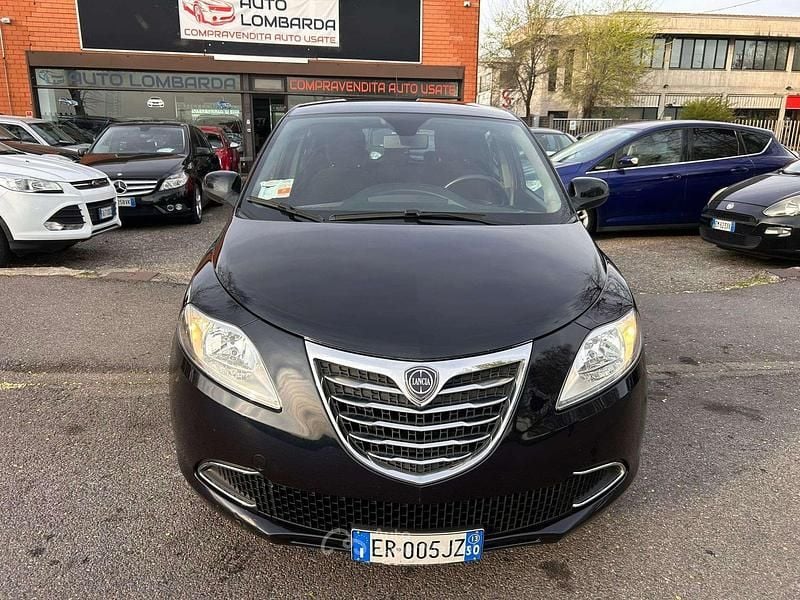 Usata Lancia Ypsilon Platinum 69 CV (50 kW) 2013 Blu/azzurro Utilitaria