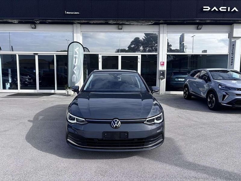 Begagnad VW Golf VIII Active 131 HK (96 kW) 2022 Grå Halvkombi