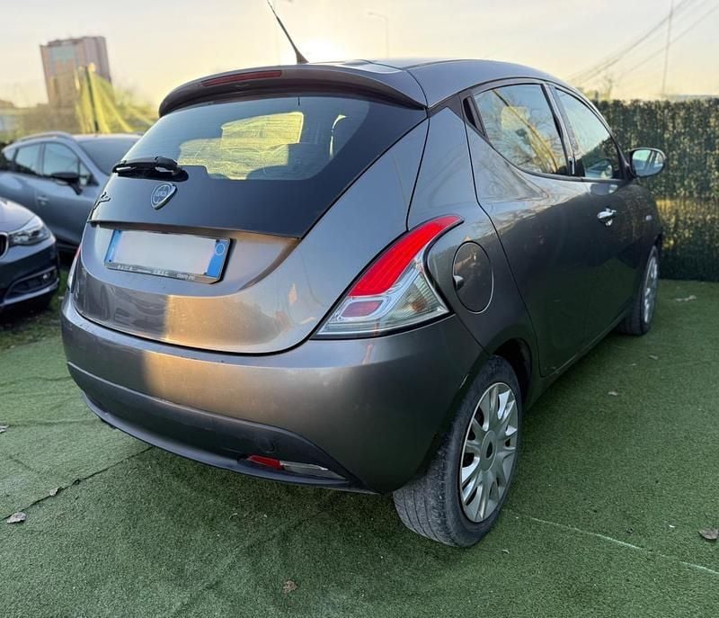 Usata Lancia Ypsilon 69 CV (50 kW) 2013 Grigio Utilitaria