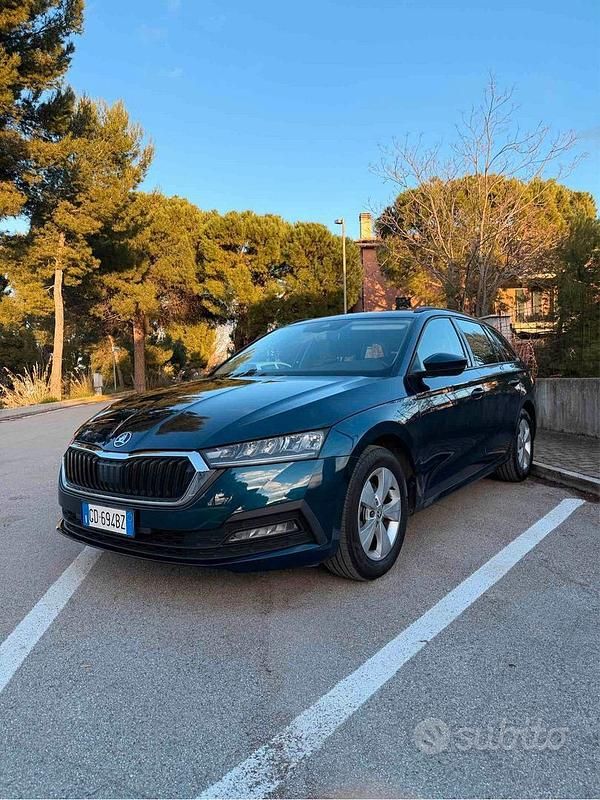 Usata Skoda Octavia Executive 116 CV (85 kW) 2021 Blu Station wagon
