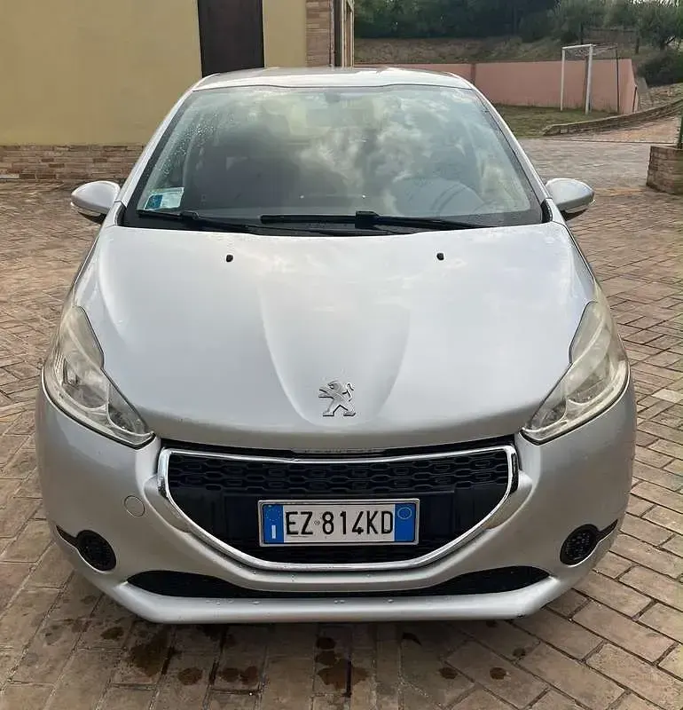 Usata Peugeot 208 Business-Line 68 CV (50 kW) 2015 Utilitaria