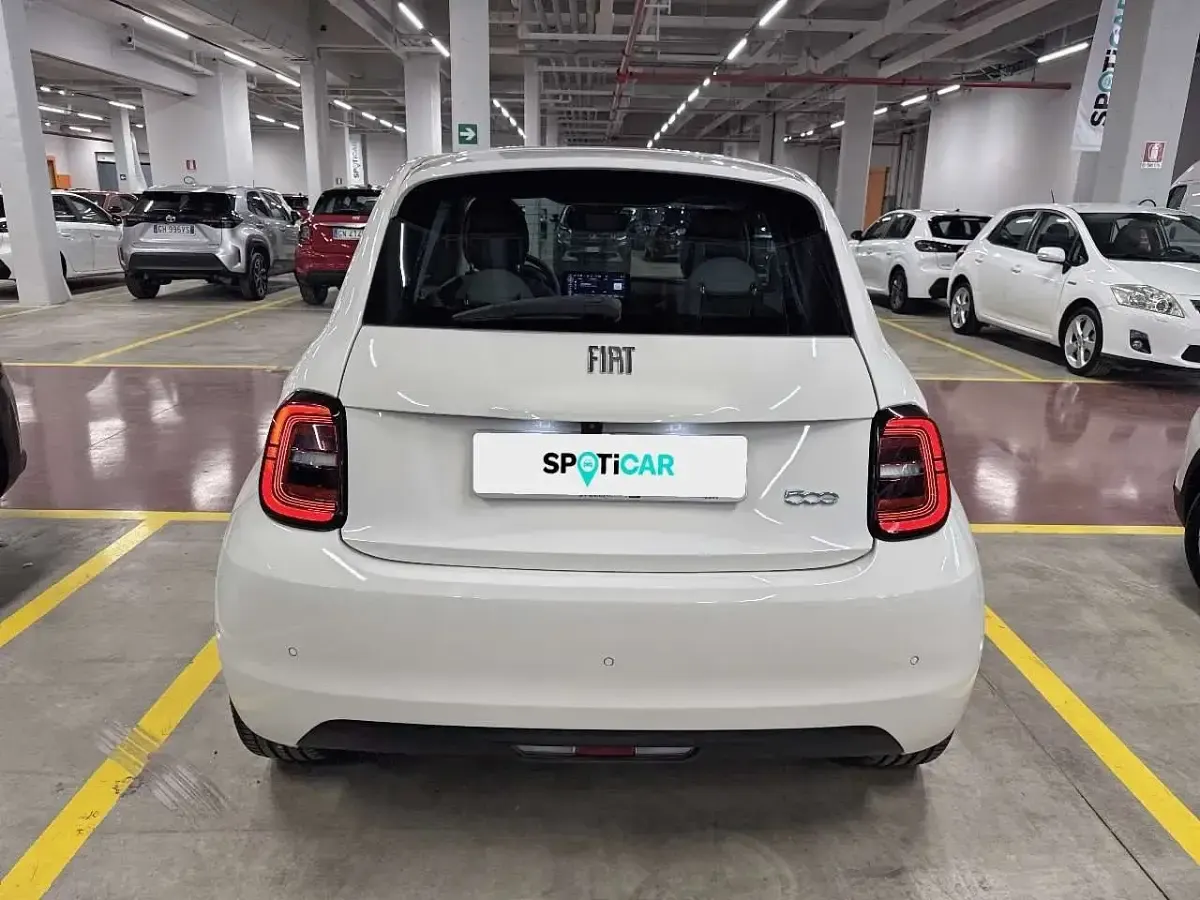 Usata Fiat 500e La Prima 86 kW (118 CV) 2024 Bianco Berlina