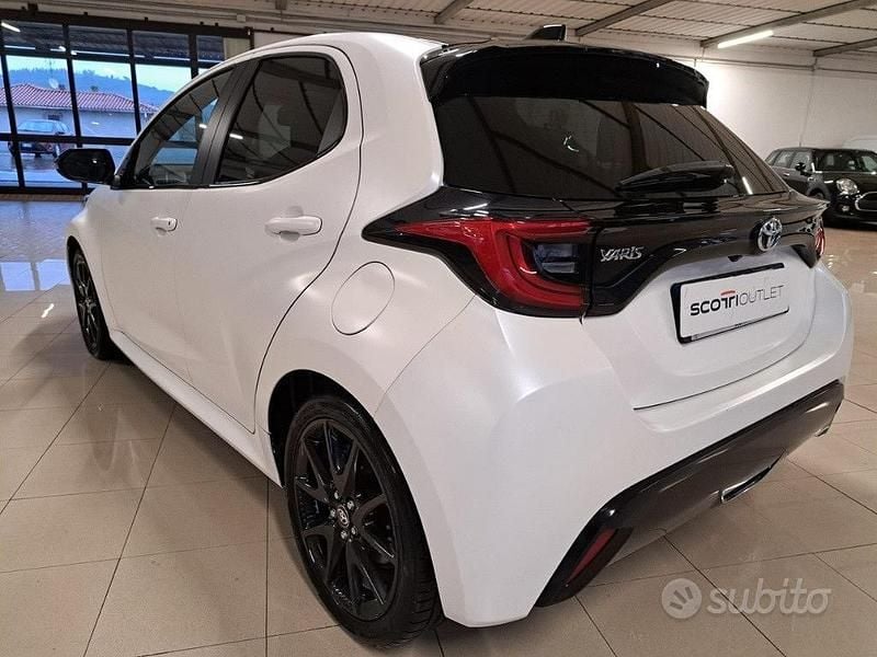 Usata Toyota Yaris Lounge 92 CV (67 kW) 2022 Bianco Berlina