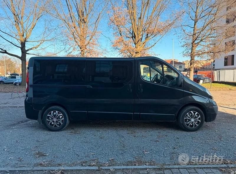 Usata Opel Vivaro 120 CV (88 kW) 2012 Grigio Monovolume