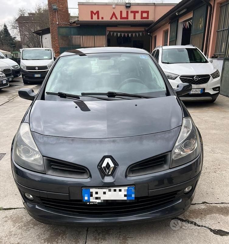Usata Renault Clio II 98 CV (72 kW) 2006 Grigio Berlina
