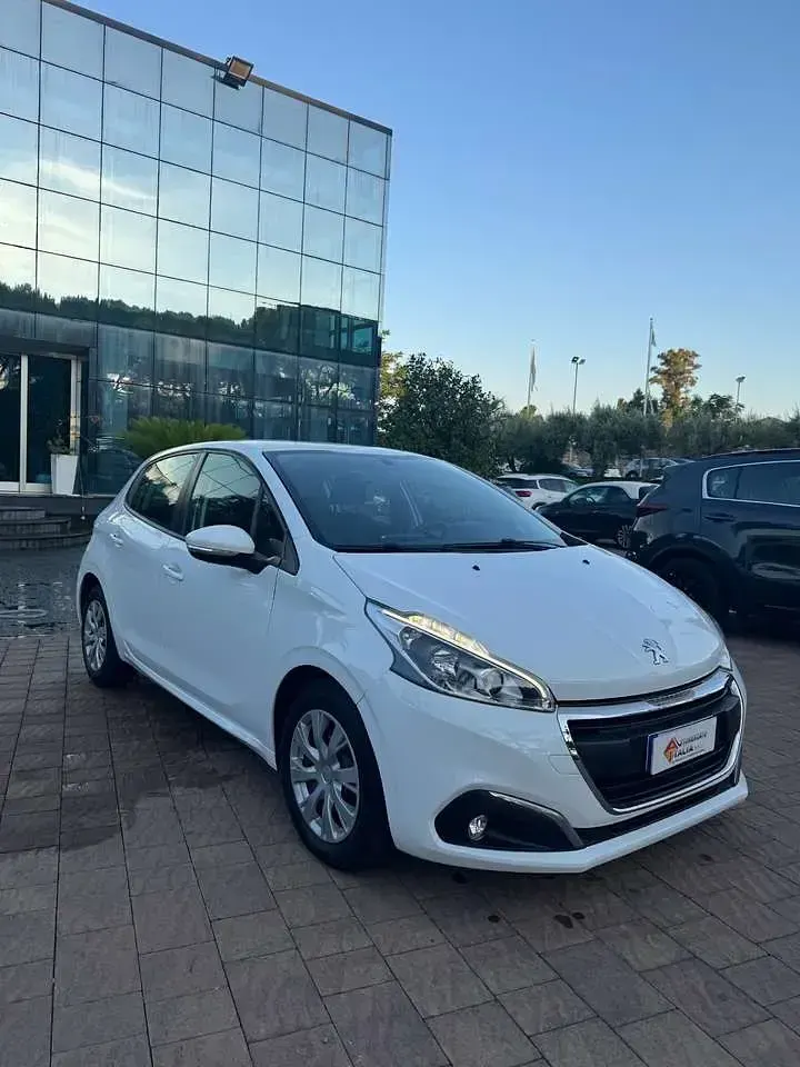 Usata Peugeot 208 Active 82 CV (60 kW) 2018 Bianco Utilitaria