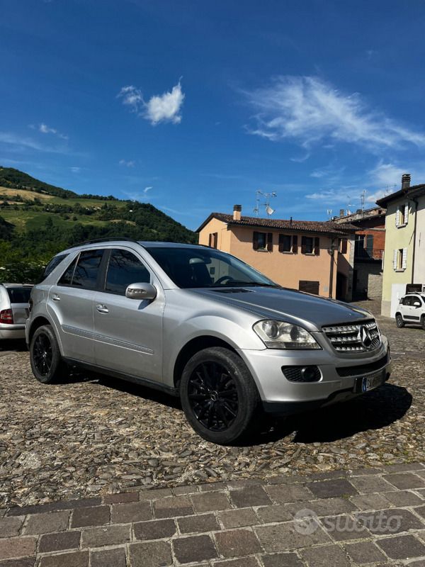 Grigio Usata 2007 Mercedes ML280 SUV | 6199 € (Buon prezzo) - Immagine 1/4