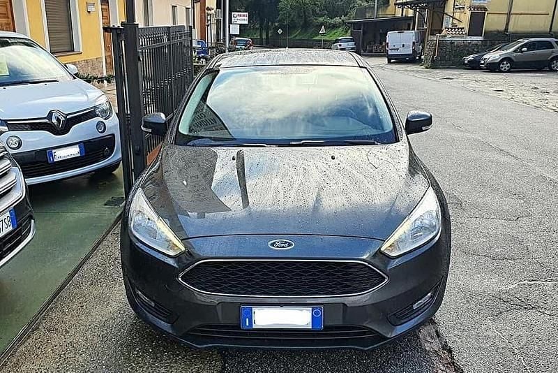 Grigio Usata 2017 Ford Focus Business Edition Berlina | 9500 € (Buon prezzo) - Immagine 1/4