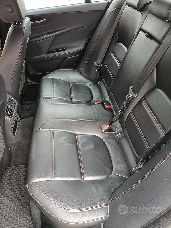 Usata Jaguar XE Pure 180 CV (132 kW) 2016 Grigio Berlina